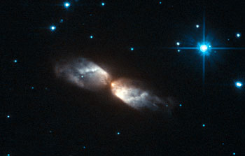 Hubble witnesses the crafting of a celestial masterpiece