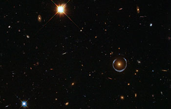 Hubble captures a “lucky” galaxy alignment