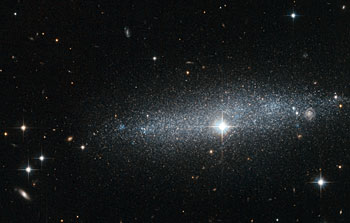 Glitter galaxy — An edge-on view of the ESO 318-13 galaxy