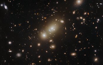 A clear view of a galaxy cluster